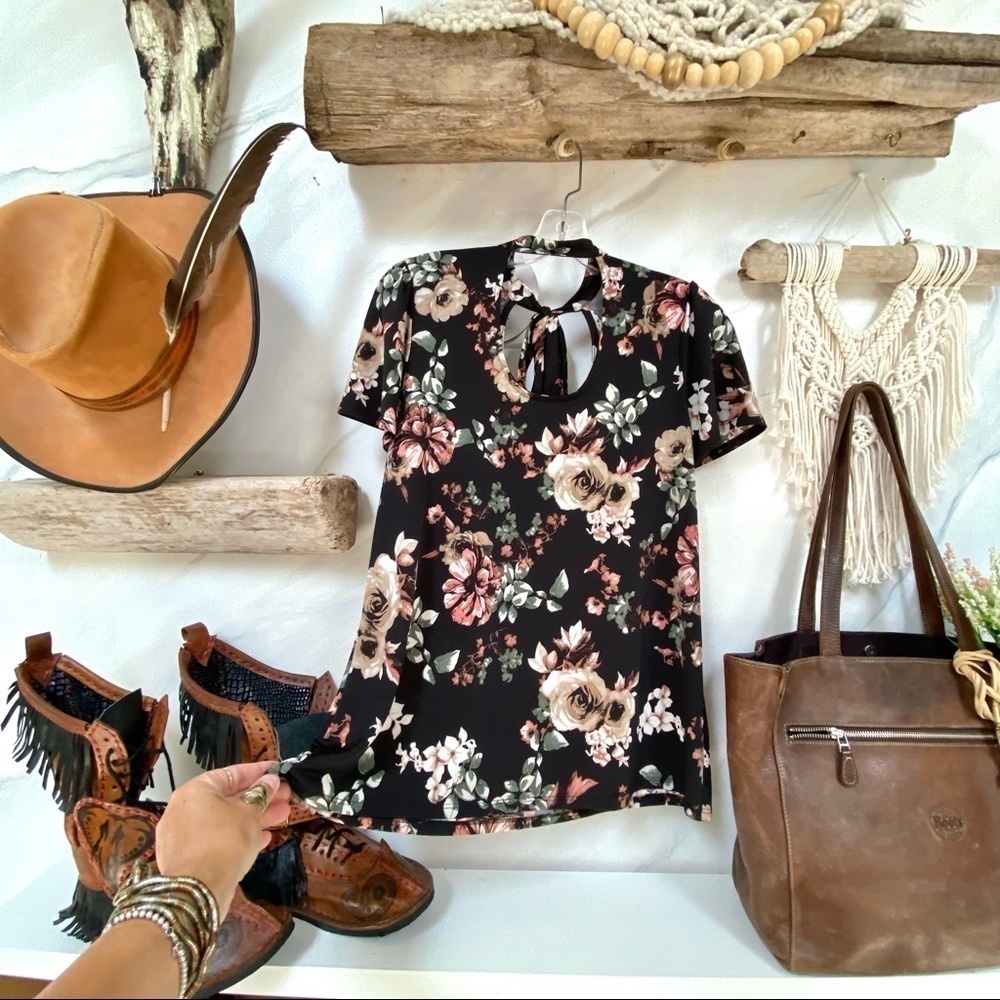 Super sweet floral gardenia Boho blouse w front bow & puff sleeves - Picture 8 of 13